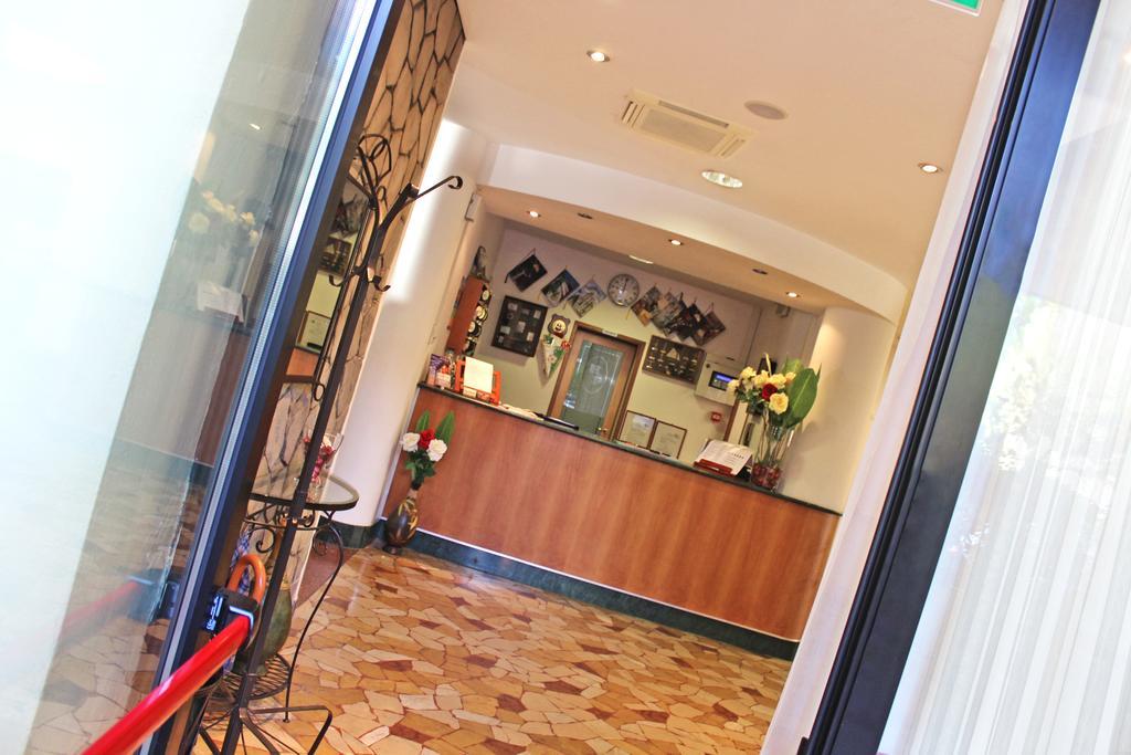 Hotel New Primula Rimini Extérieur photo
